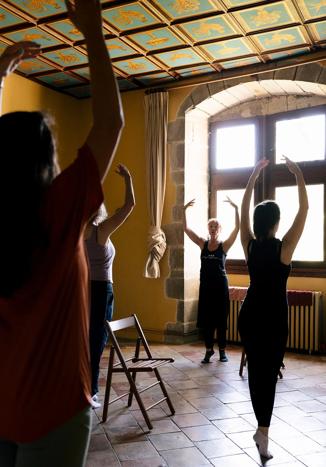 Dance lessons in a château.
