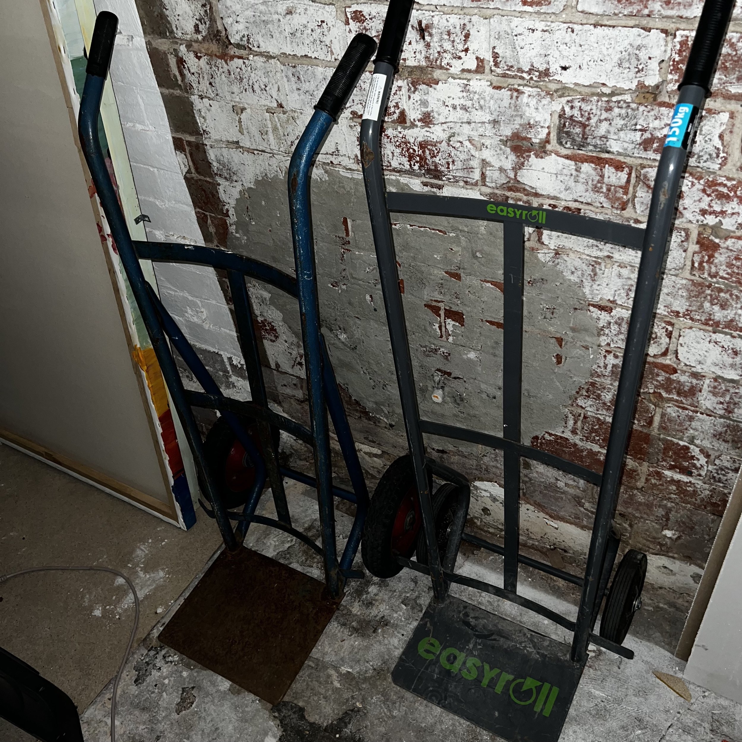 1 SOLD - Trolley x 1 LEFT - 30 ea.