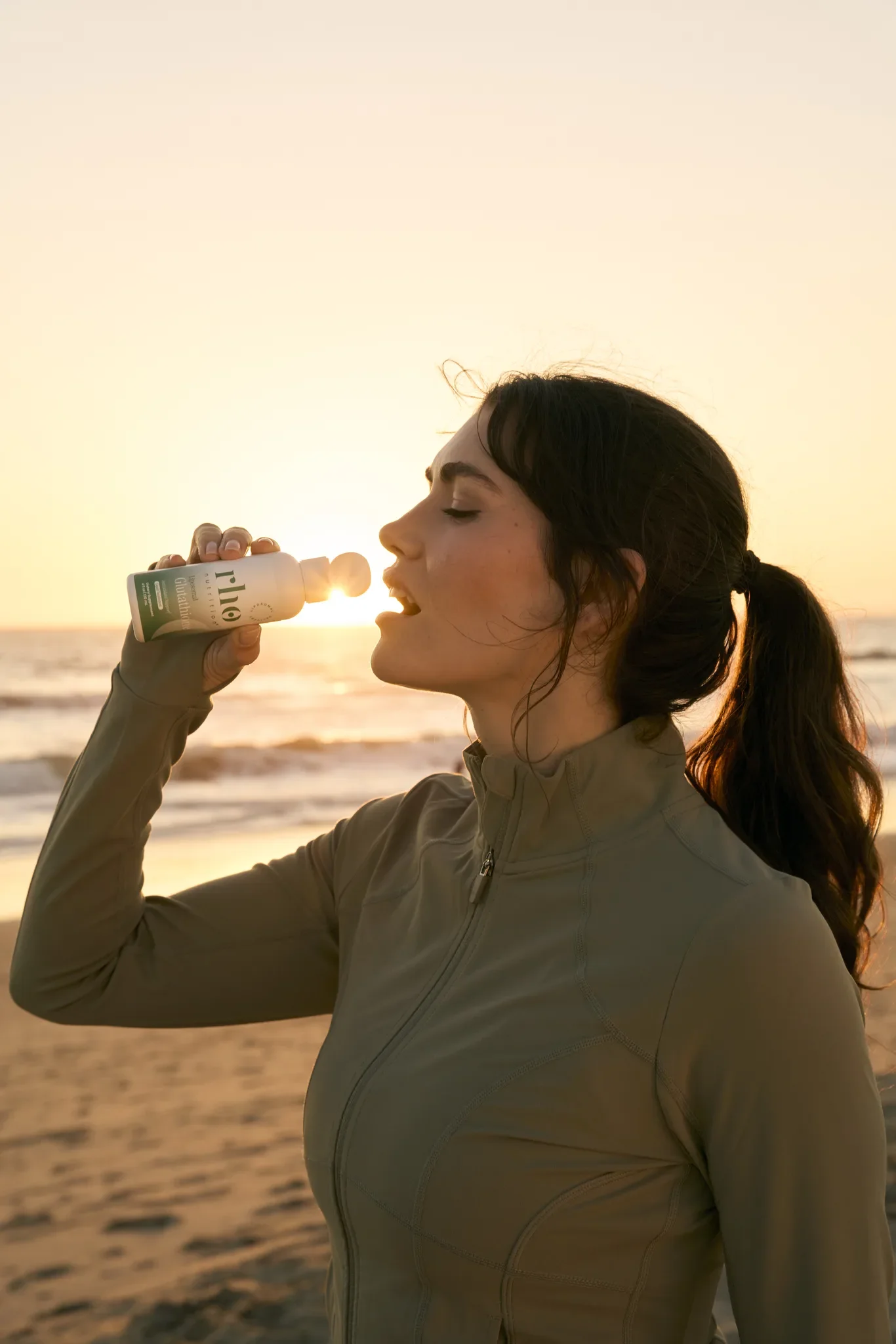 wellness-brand-photographer-sunset-lifestyle-supplement_02.webp