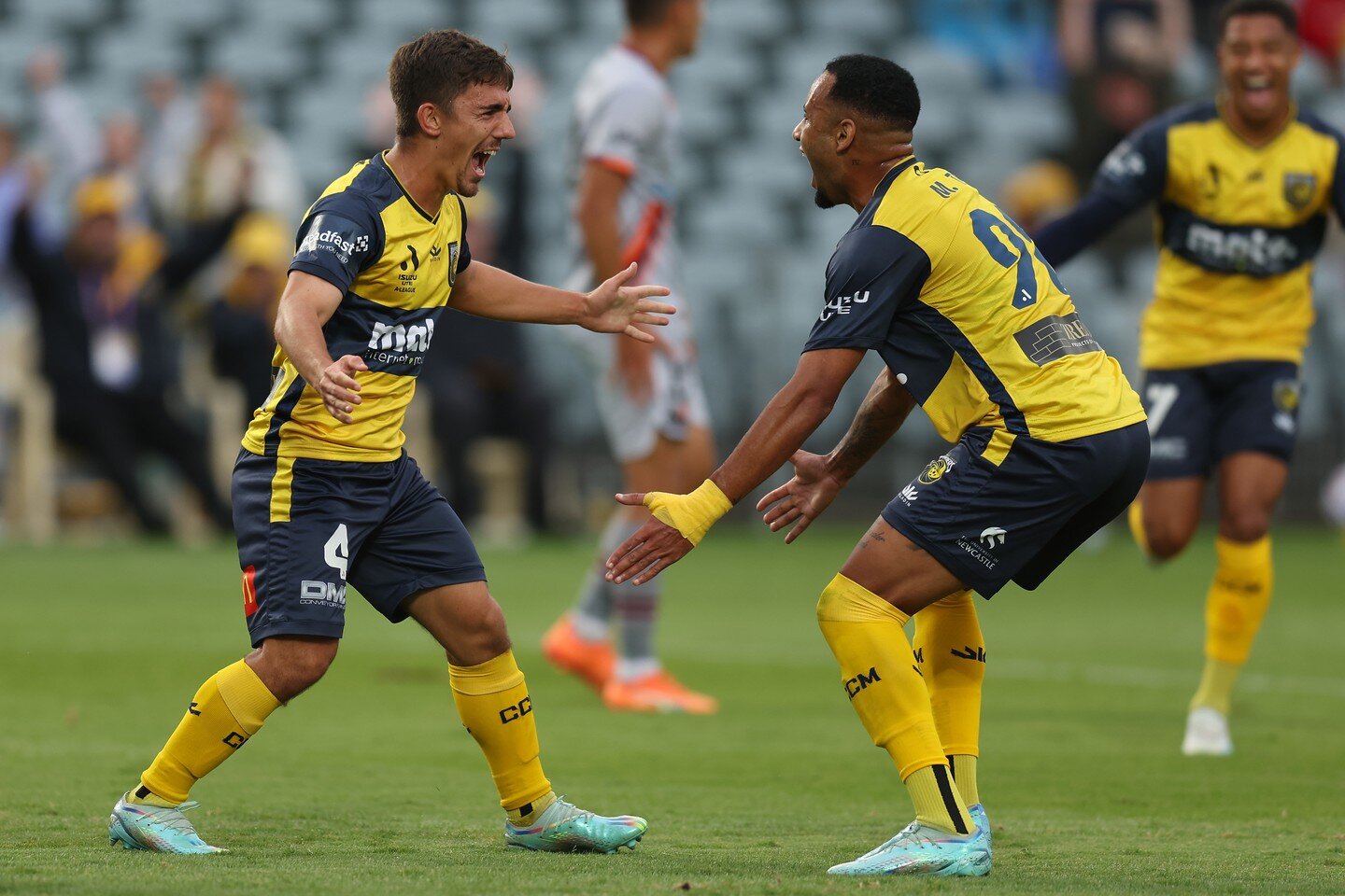 Goals galore with the @ccmariners moving to third spot after beating Brisbane Roar 4-1. Shot on Assignment for @gettyimages #soccer #football #aleauge #sportsphotography #sportsphotographer #sportsphoto #centralcoastnswphotographer #centralcoast #cen