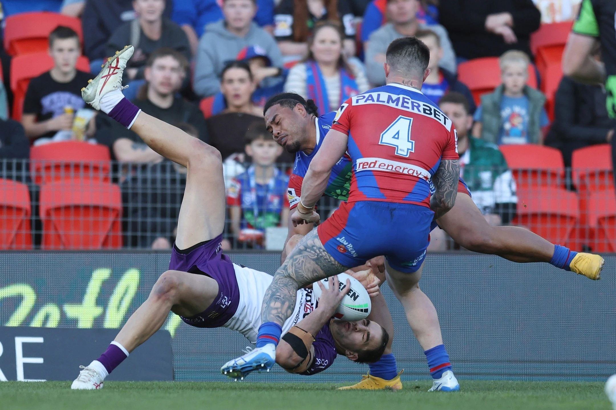 Few frames from the action between the Melbourne Storm and Newcastle Knights. Shot on assignment for @gettyimages @gettysport #nrl #rugbyleague #newcastle #melbourne #sports #sportsphoto #sportsphotograhy #sportsphotographer #canonanzpro