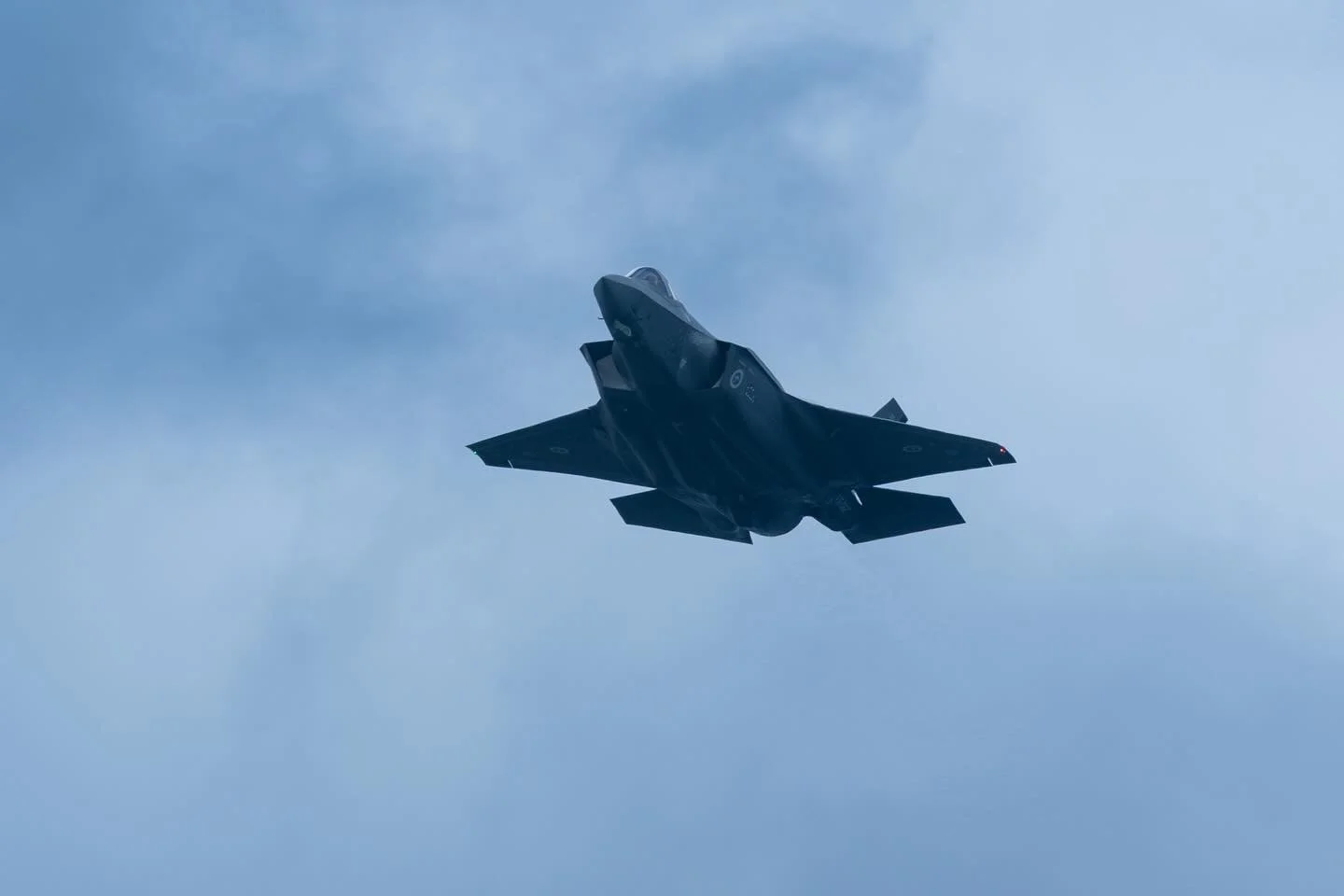 An @ausairforce  F-35A Lightning II flys over Gosford for ANZAC Day along with other aviation assets #anzacday #anzac #raaf #flyover #news #aviation #planespotting