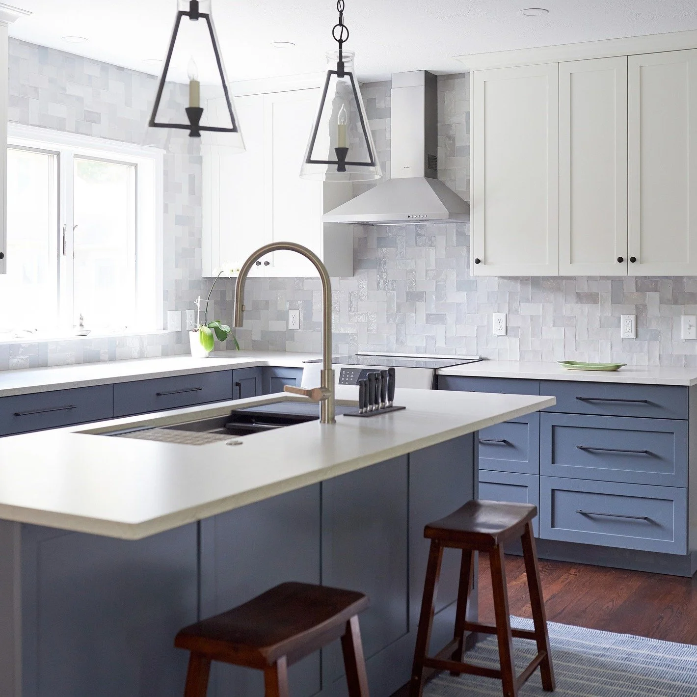 You don&rsquo;t need a bigger kitchen&mdash;you need this instead!

The The Galley Workstation transforms your sink into the most functional spot in the entire kitchen&mdash;designed for real life, real families, and real flow.

Imagine prepping, rin