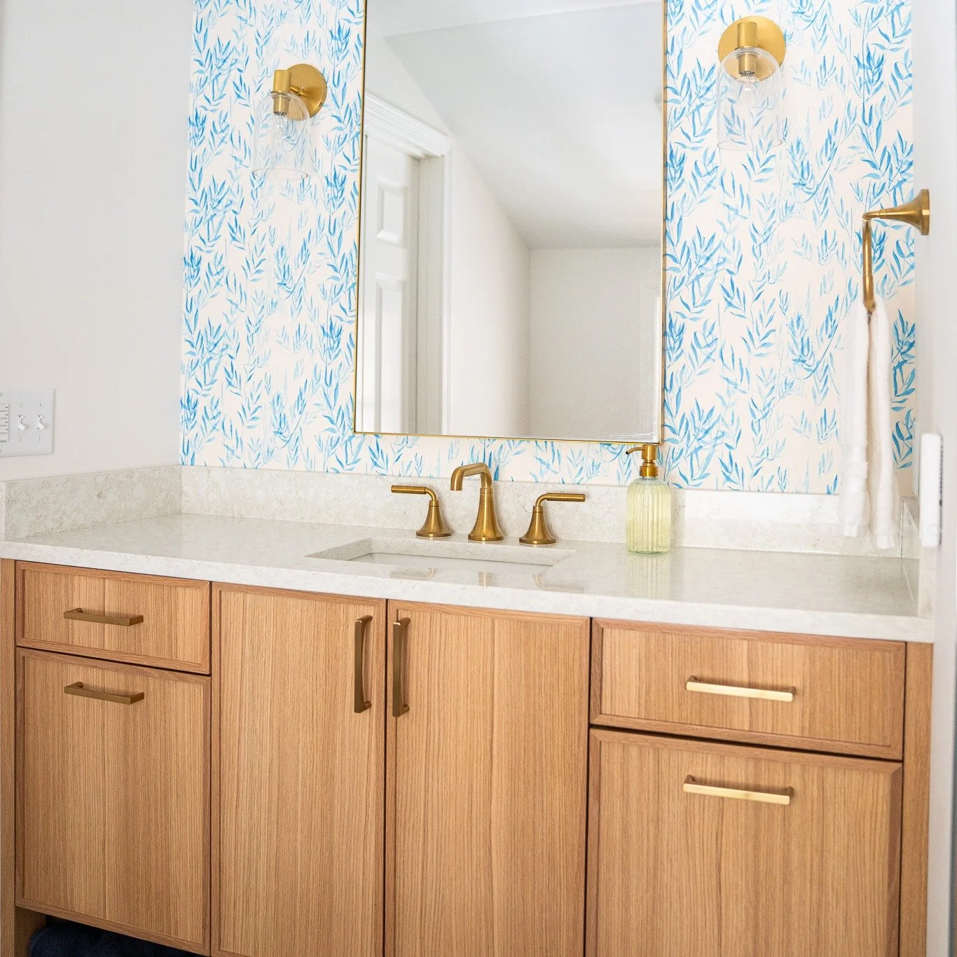 The biggest mistake in this bathroom?

Trying to make one feature do everything.

The #beforeafter #primarybathroom #arcadiakitchenandbath  oversized jetted tub doubled as the shower&mdash;and made the entire space harder to use. We fixed that by cre
