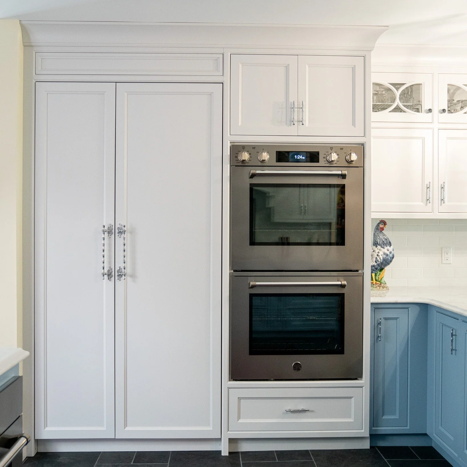 Discover how hidden appliances can transform your kitchen into a seamless, clutter-free space. From panel-ready refrigerators to built-in microwave drawers, appliance garages, and custom larders, thoughtful kitchen design creates cleaner lines, bette