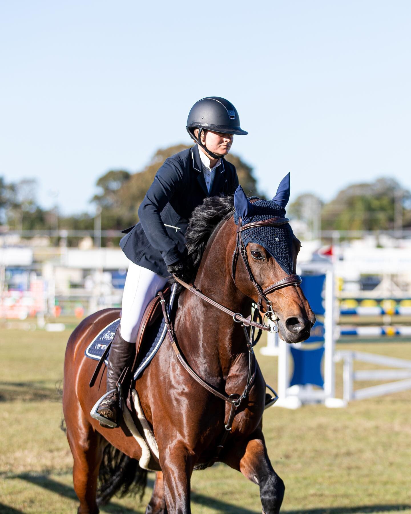 Flashback Friday - Holly Douglas&rsquo;s Kissing The Sky cantering around a classy as usual round at the Darling Downs Easter Show Jumping Championships earlier this year! #RangeviewRider

📸 @thejtaime