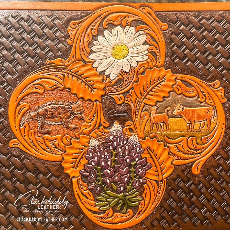 This might be my new favorite carving. What&rsquo;d y&rsquo;all think? #wildflower #texaswildflowers #hornedlizard #ranching #leatherart #westernstyle #daisies #bluebonnets #smtx #gruene