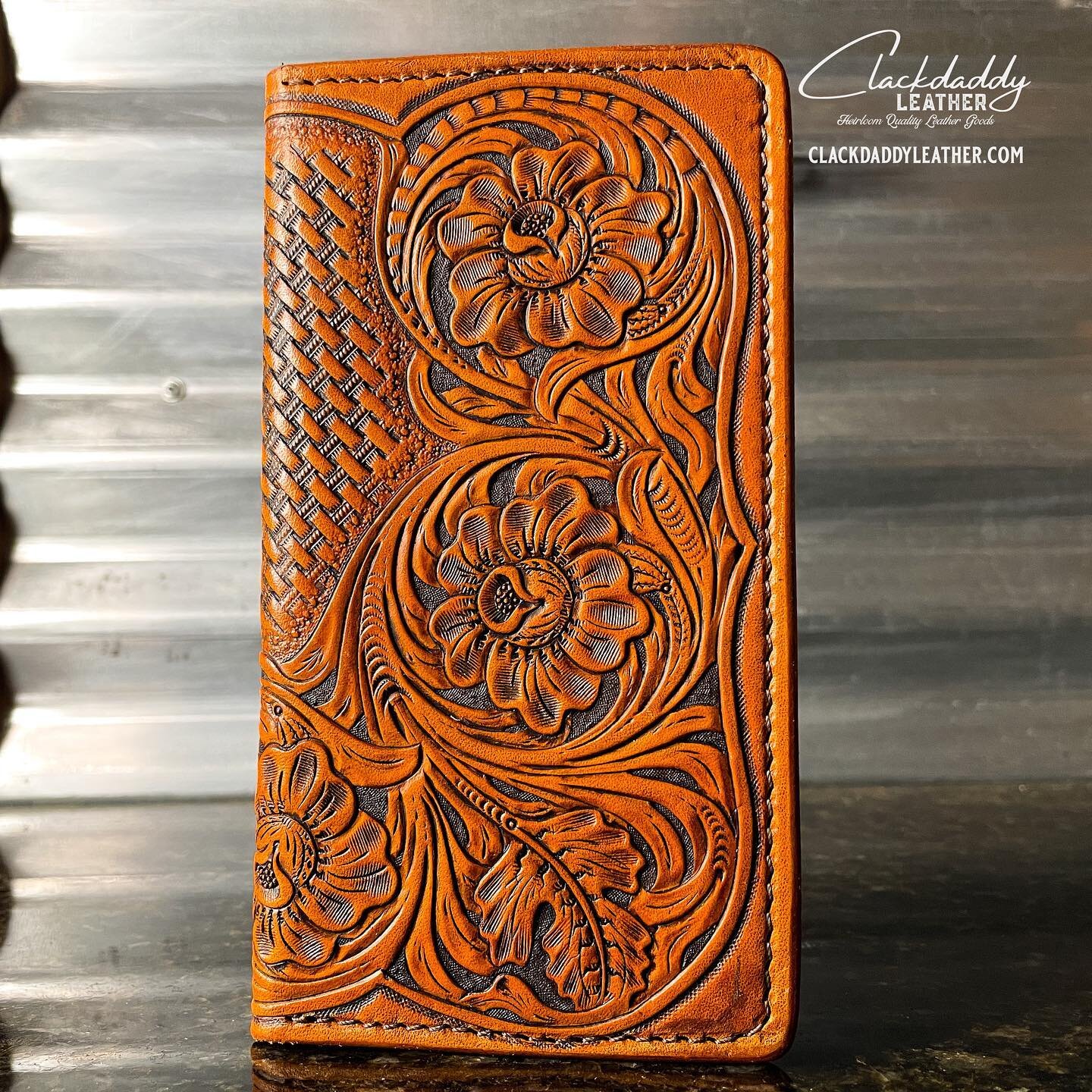 This is one of my favorite ropers from last year. You can snag it on the website or checkout our new Etsy shop. #leathercraft #westernfloral #leathercarving #roperwallet #longwallet #leatherwallet #customwallet #cowboystyle #westernstyle