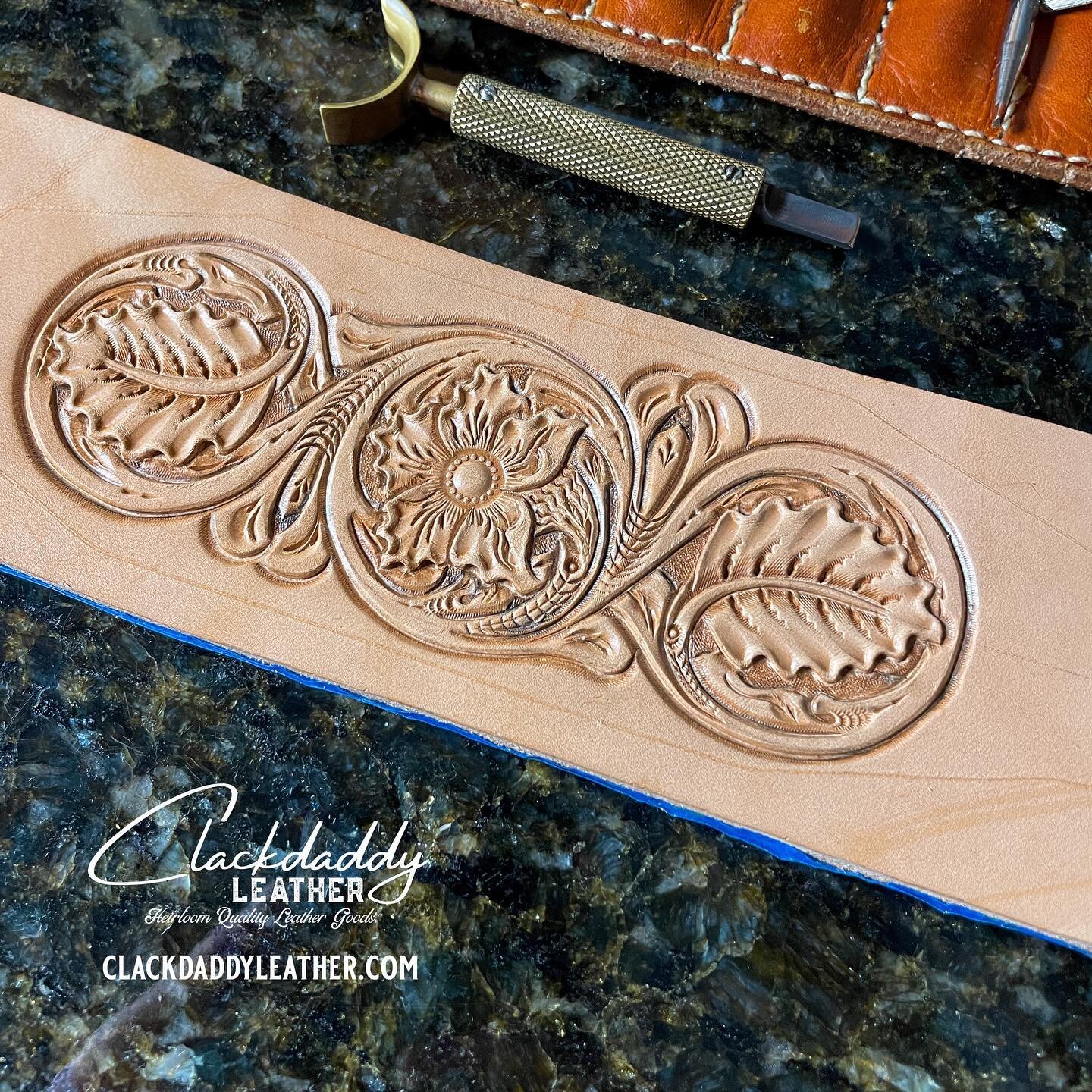 Gusset carvings are done, now time to knock out a billet. This is going to be so cool. #customleather #leathercarving #sheridanstyle #leatherwork #westernstyle #leatherbag #bagdesign #smtx #satx