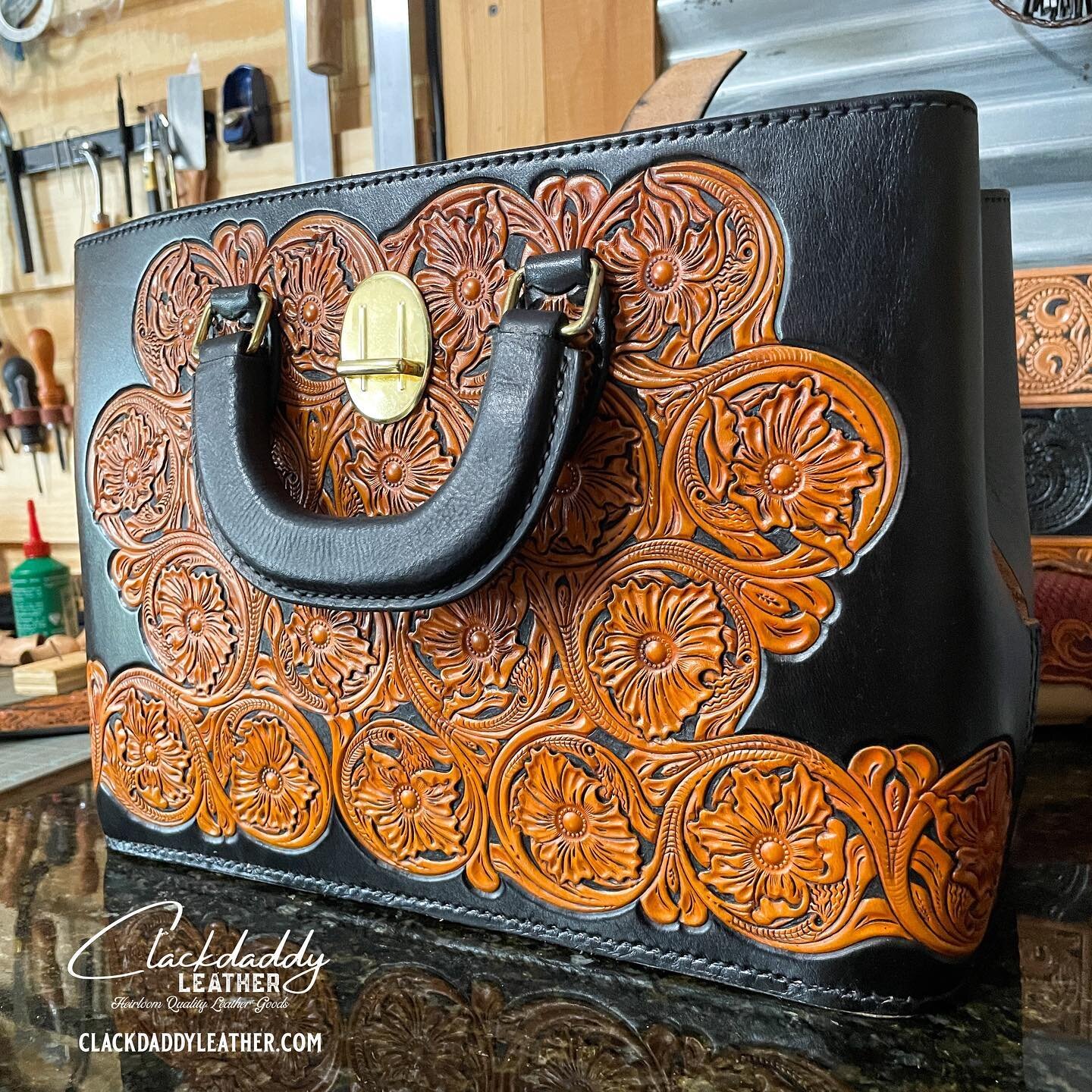 Hoping to get this bag finished today. The miter joint along the bottom was a little stressful in the doing but it came out perfect👌#leatherbag #doctorbag #leatherwork #leathercarving #handmadeleather #smtx #gruene #cowboystyle #hermannoakleather