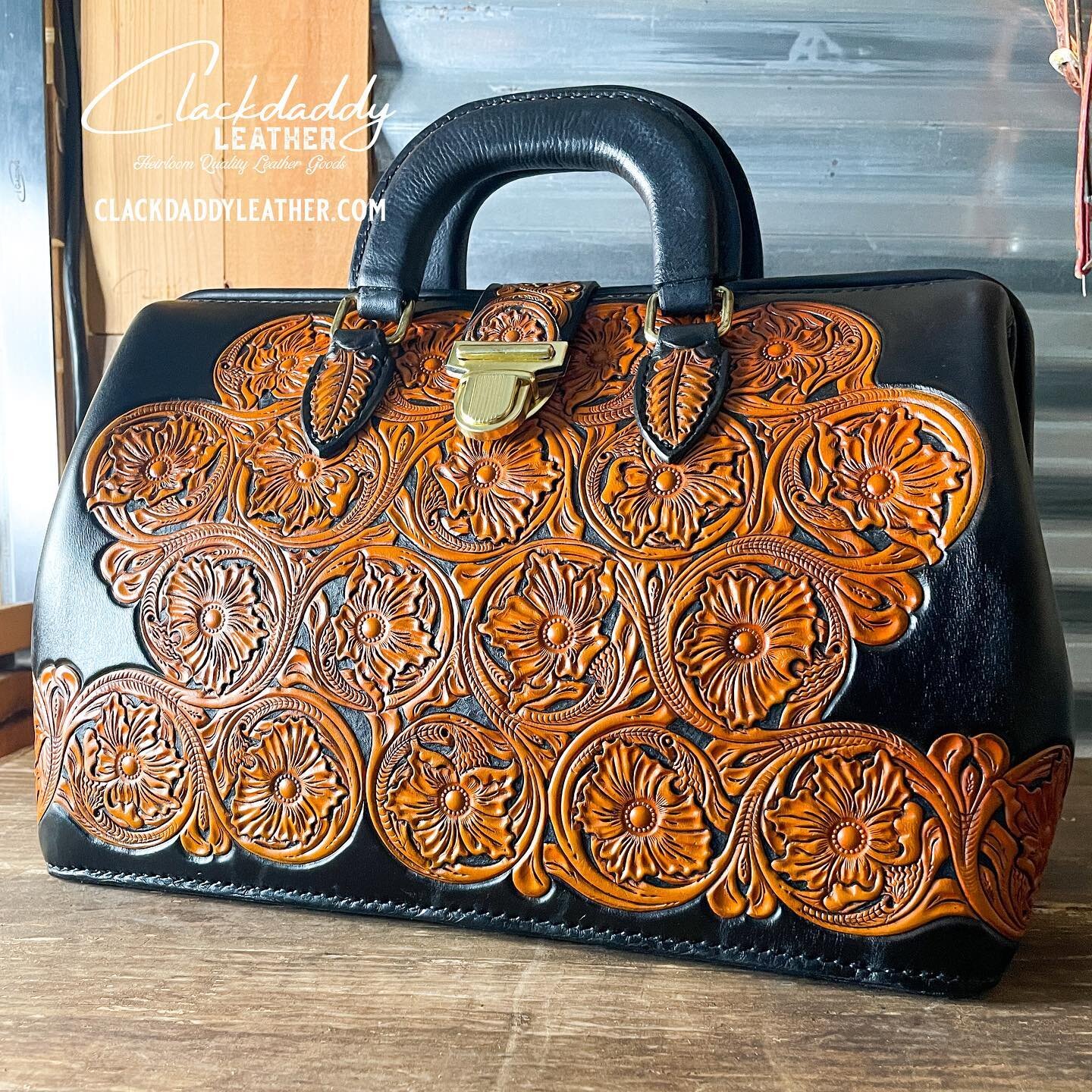 I guess you don&rsquo;t HAVE to be a doctor to carry this doctor&rsquo;s bag. Imagine how cool it&rsquo;d be if you were though🤔😎 #doctorbag #timeless #handmadeleather 

Bonus points if you tag a doctor #👩&zwj;⚕️ #👨&zwj;⚕️ #🩺

This bag is for sa