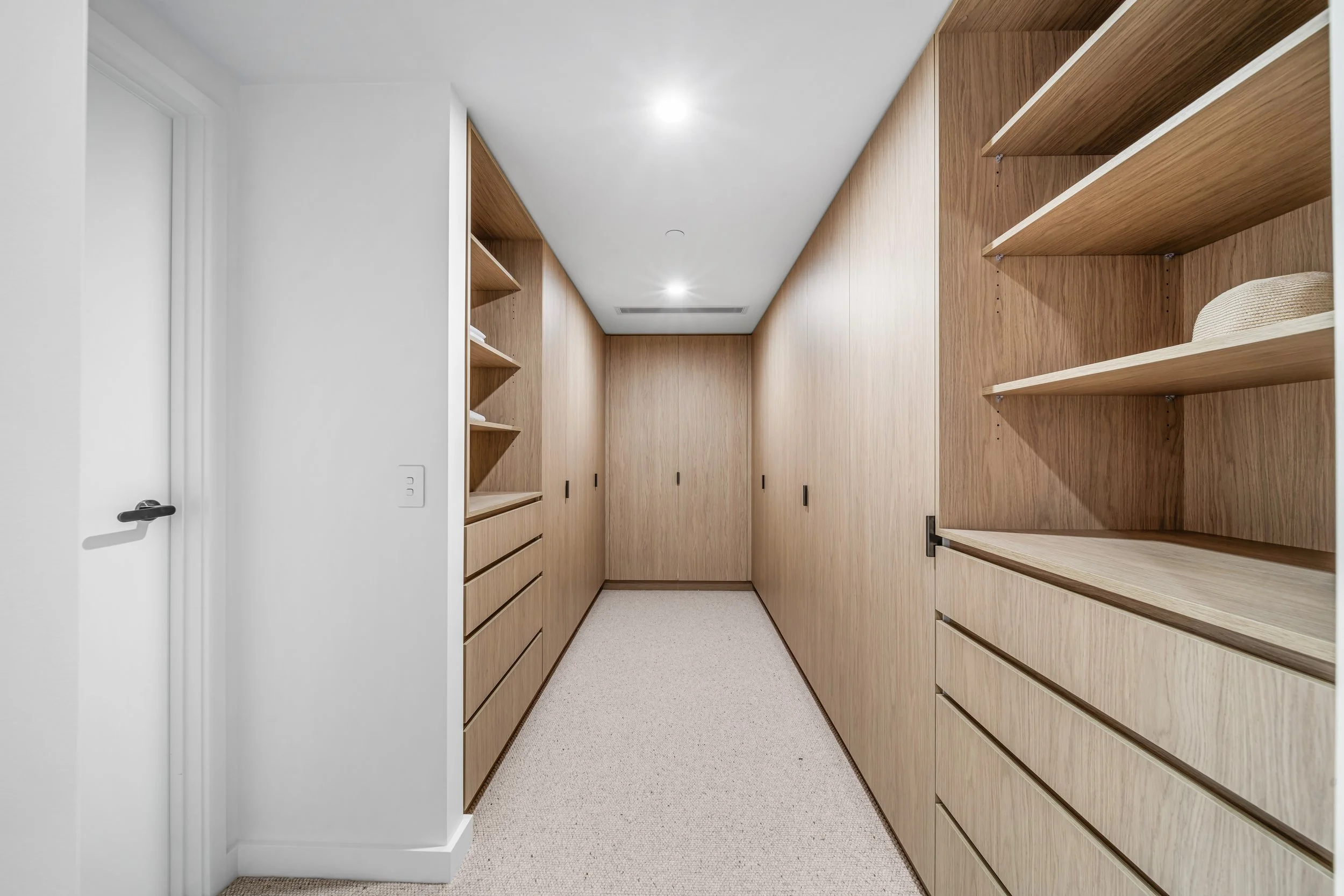 Skyhome - Walk in robe