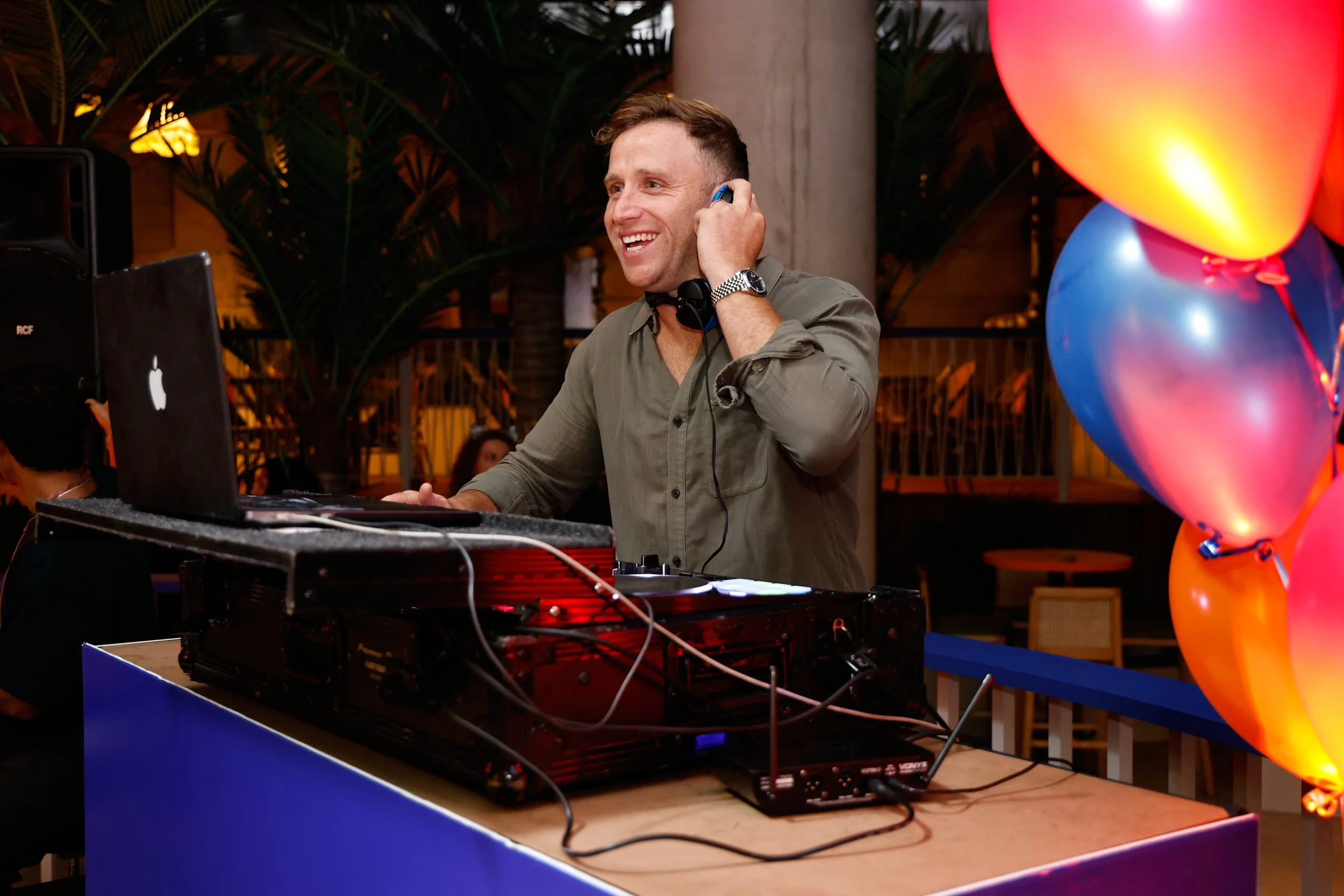Myer_party_T1A2109.jpg