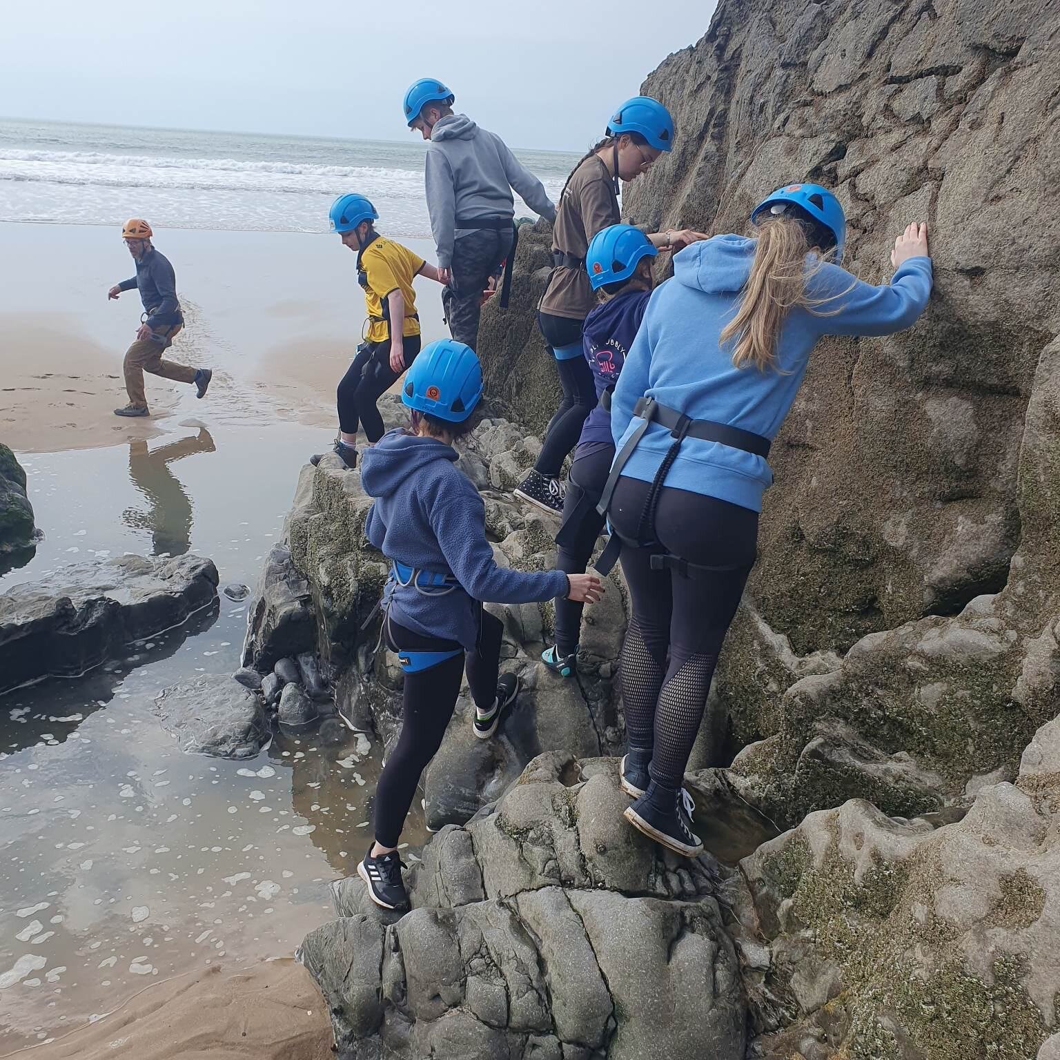 Some of our recent adventures exploring the rocks and getting ready to climb. We offer bespoke adventure/team building days to groups of all ages and abilities. Get in touch if you want to find out more (https://www.ptuac.com/contact) #adventures #cl