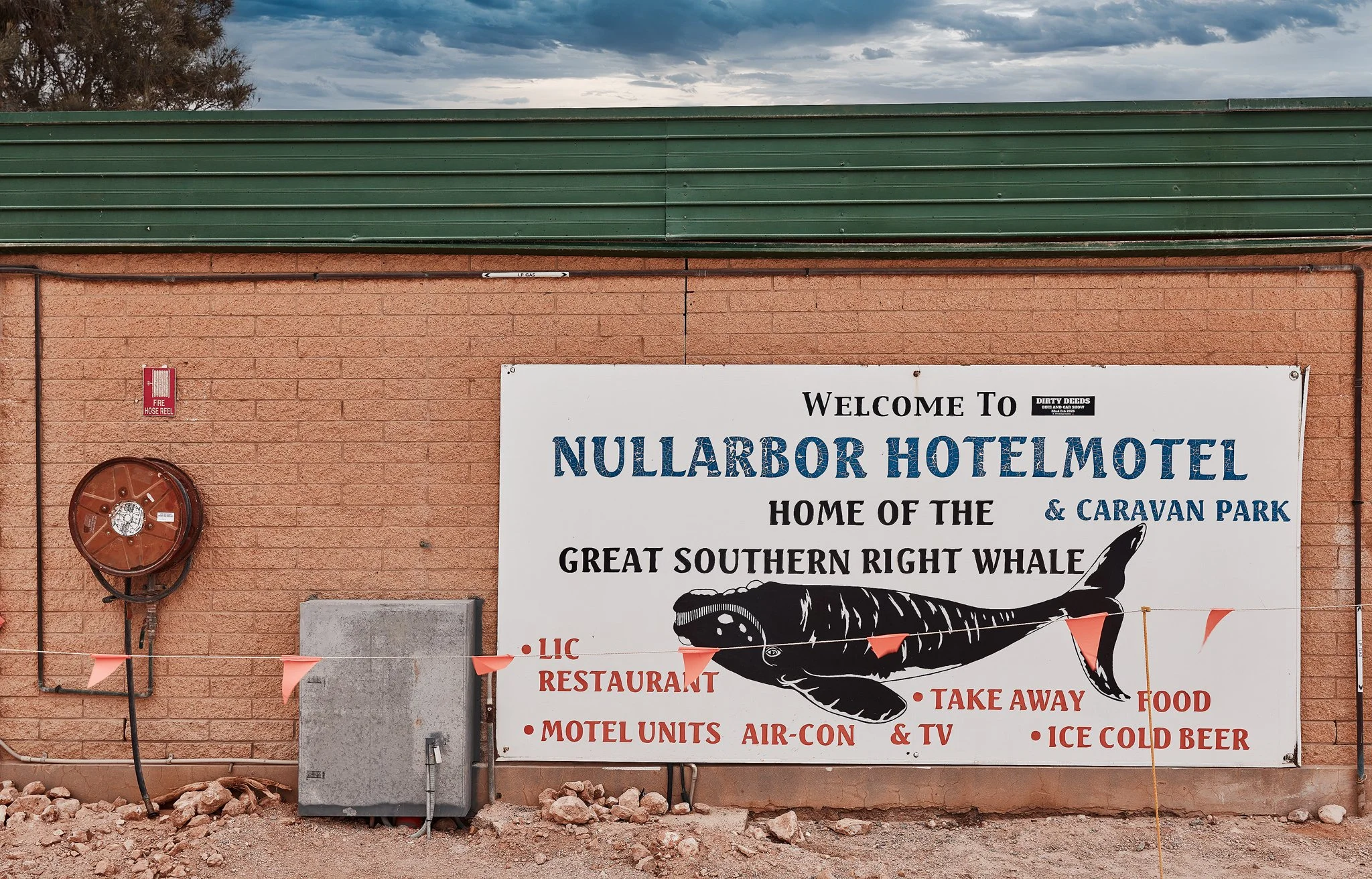 NullaborRoadHouseSign-SL3-20250418-01.jpg