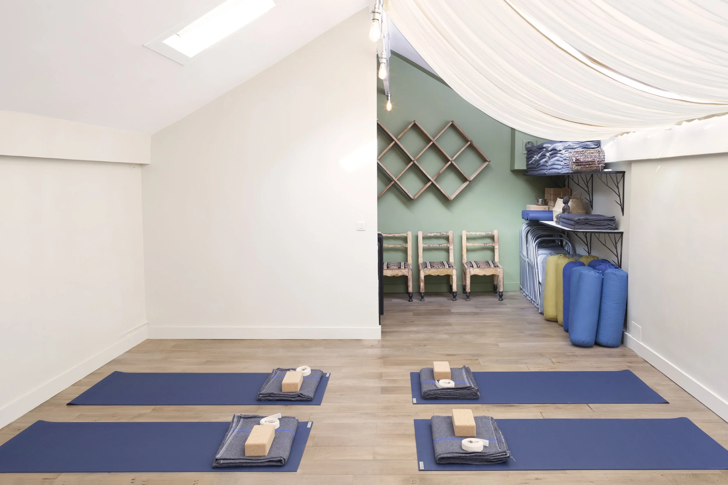 Salle avec tapis .jpg