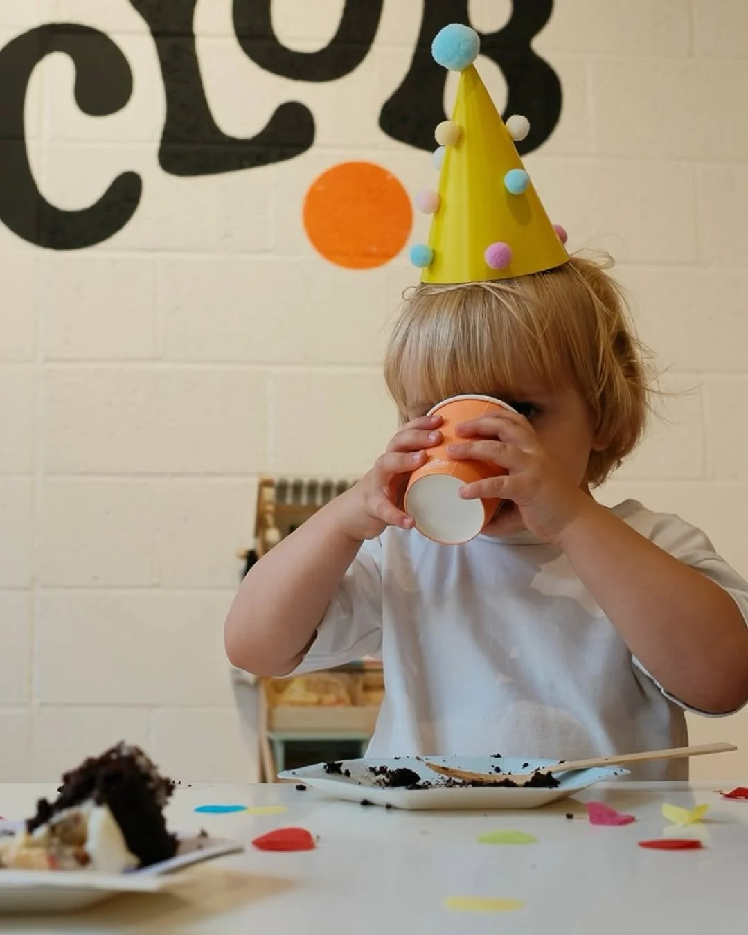 A fantastic excuse for a little grown‑up time 🍷🧀
 
@fefefanclublondon x @wineandwean are bringing their beloved wine‑tasting afternoons to Islington Square, now running monthly, starting this Friday.
 
Think beautiful organic wines, delicious artis