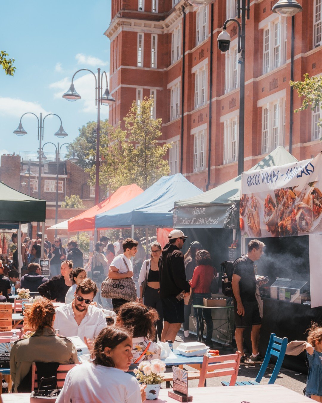 Happy Easter weekend! 🐣

Enjoy the long bank holiday at Islington Square, with @urbanfoodfest markets on Saturday and a wonderful mix of food, shopping, leisure and entertainment to explore all weekend long ☀️

Check our website for store opening ti