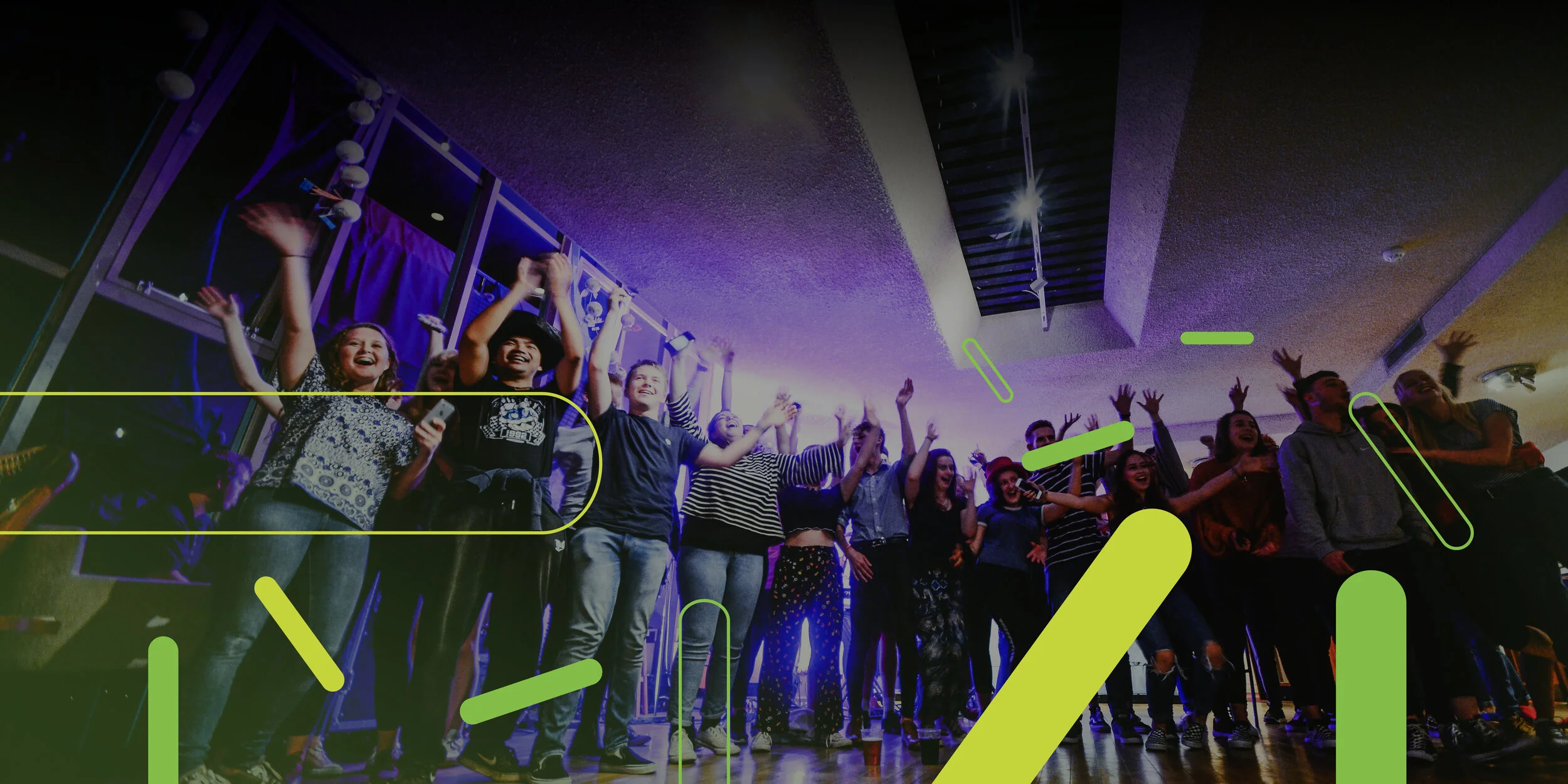 Mae cariad yn yr aer ar gyfer aelodau Theatr Cenedlaethol Ieuenctid Cymru ym mhremiere eu cynhyrchiad ffilm cyntaf erioed