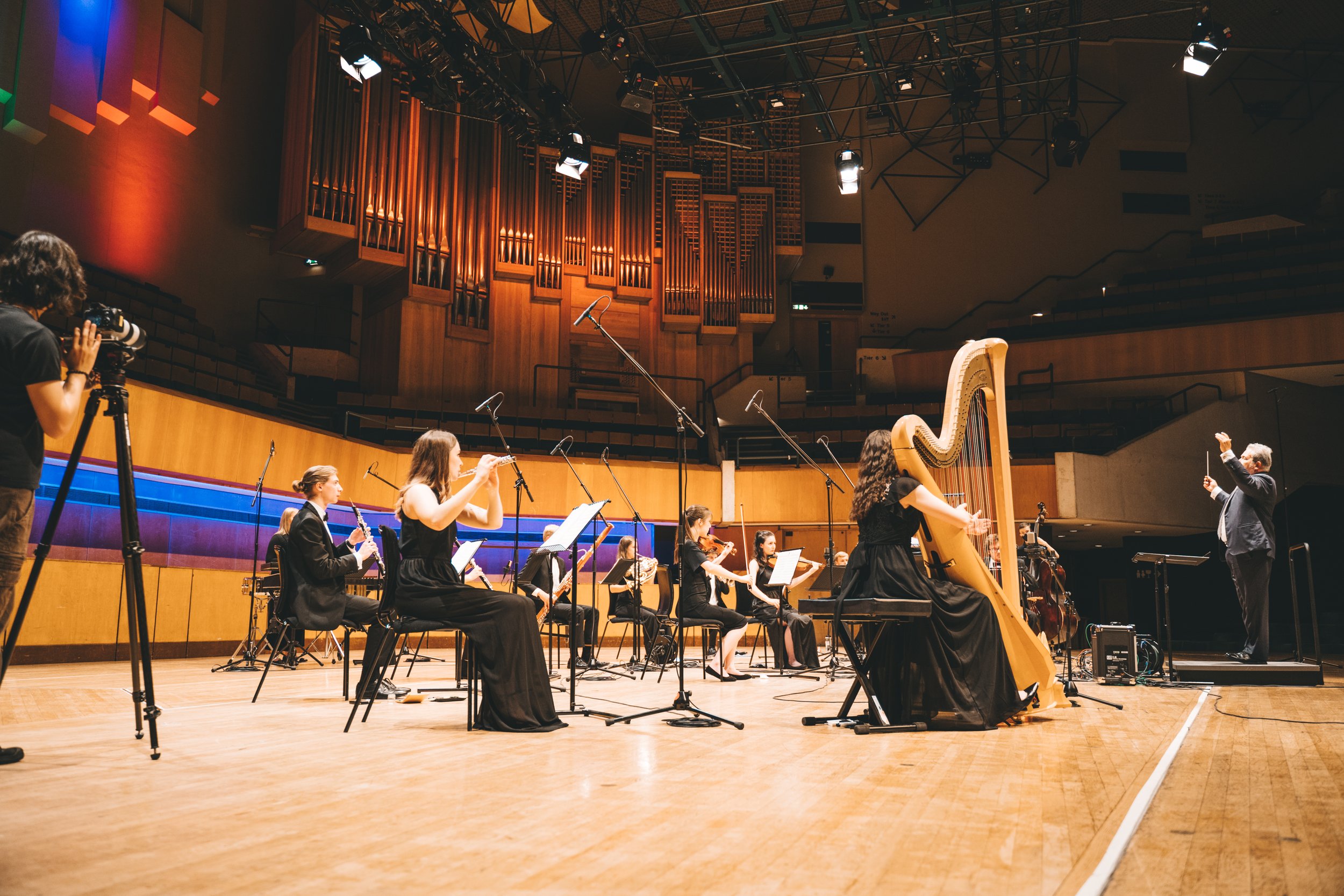 10 comisiwn digidol newydd yn helpu i ddathlu 75 mlynedd o Gerddorfa Genedlaethol Ieuenctid Cymru