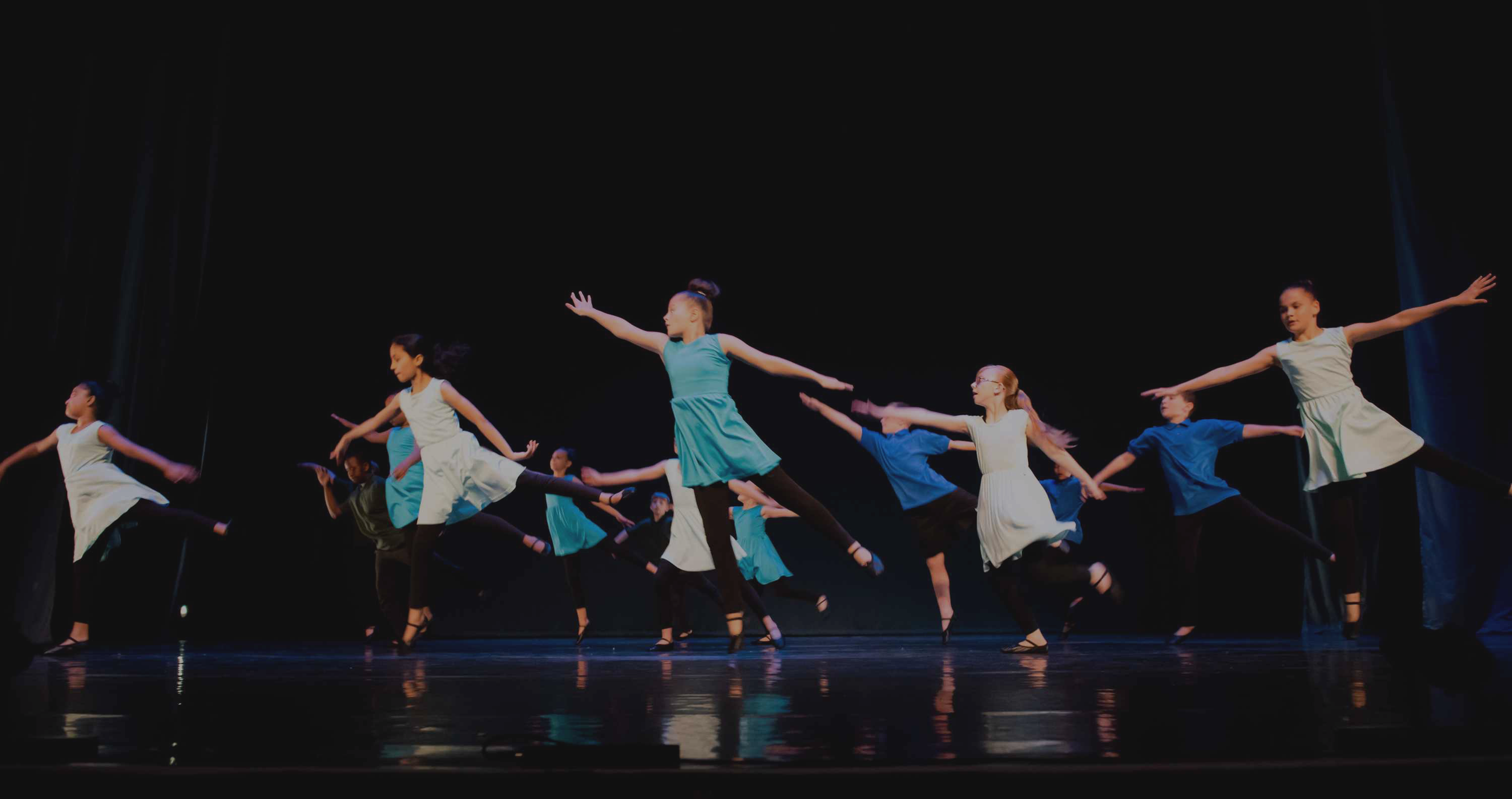 Rhaglen Momentwm Celfyddydau Cenedlaethol Ieuenctid Cymru yn cydweithio â Deuawdau Ballet Cymru y Pasg hwn