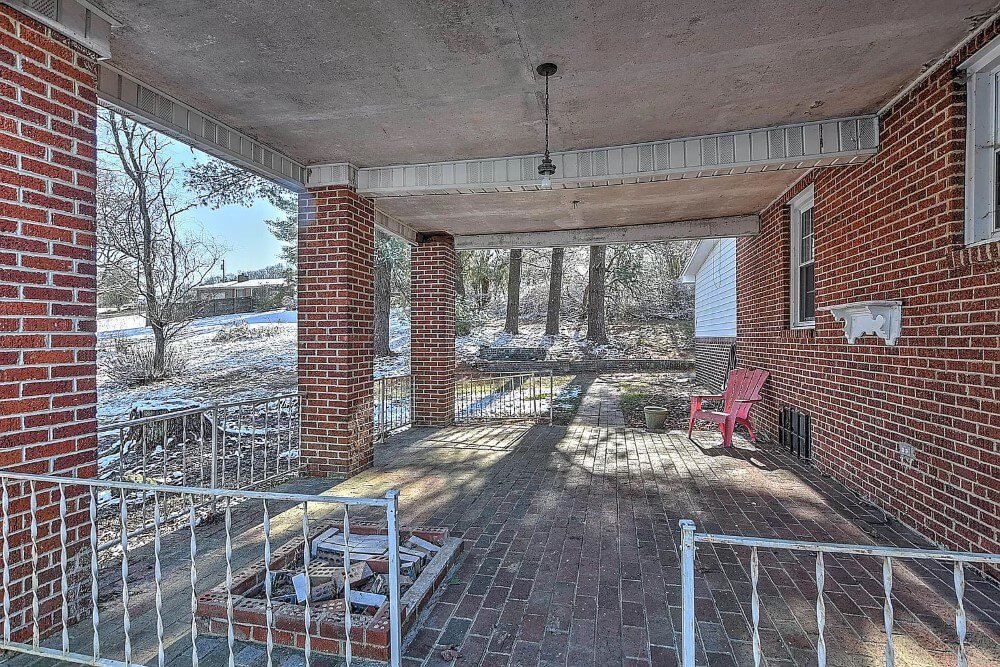 1949 Craftsman house Bristol Tennessee - front porch.jpeg