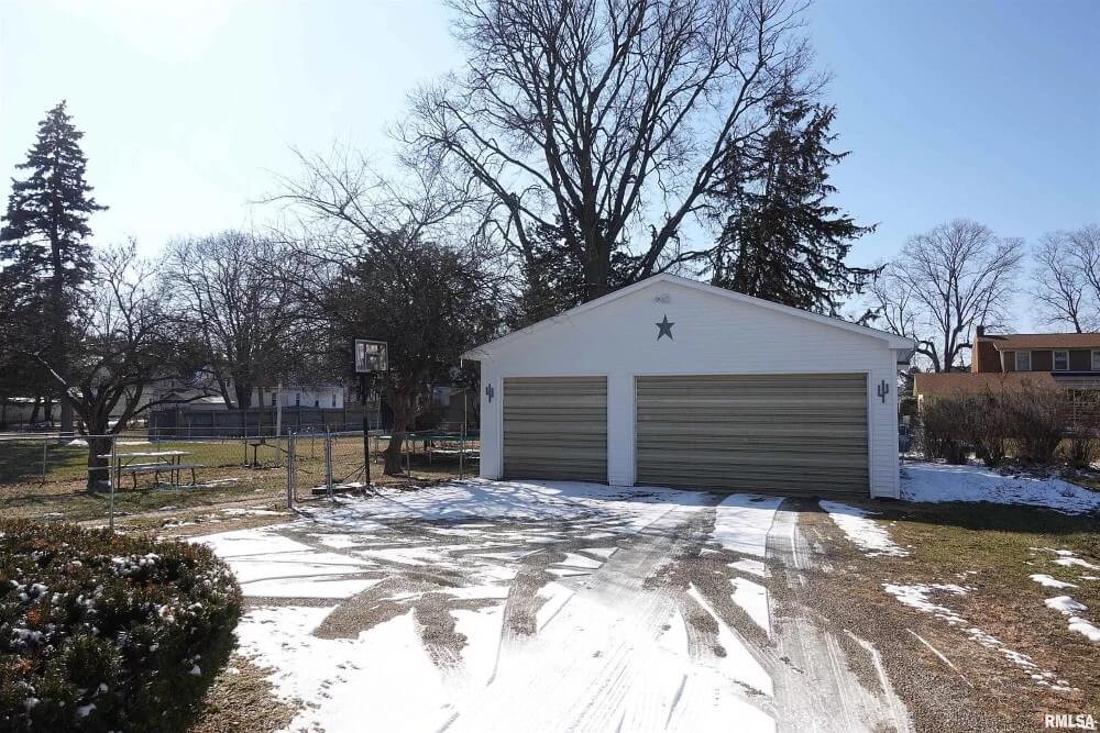1890 Single-Family house Galesburg Illinois - garage.jpeg