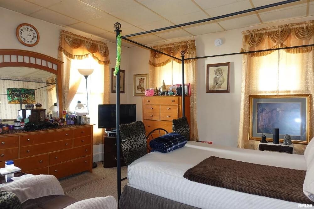 1890 Single-Family house Galesburg Illinois - second bedroom.jpeg