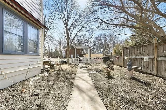 1863 Victorian house Leavenworth Kansas - backyard.jpg