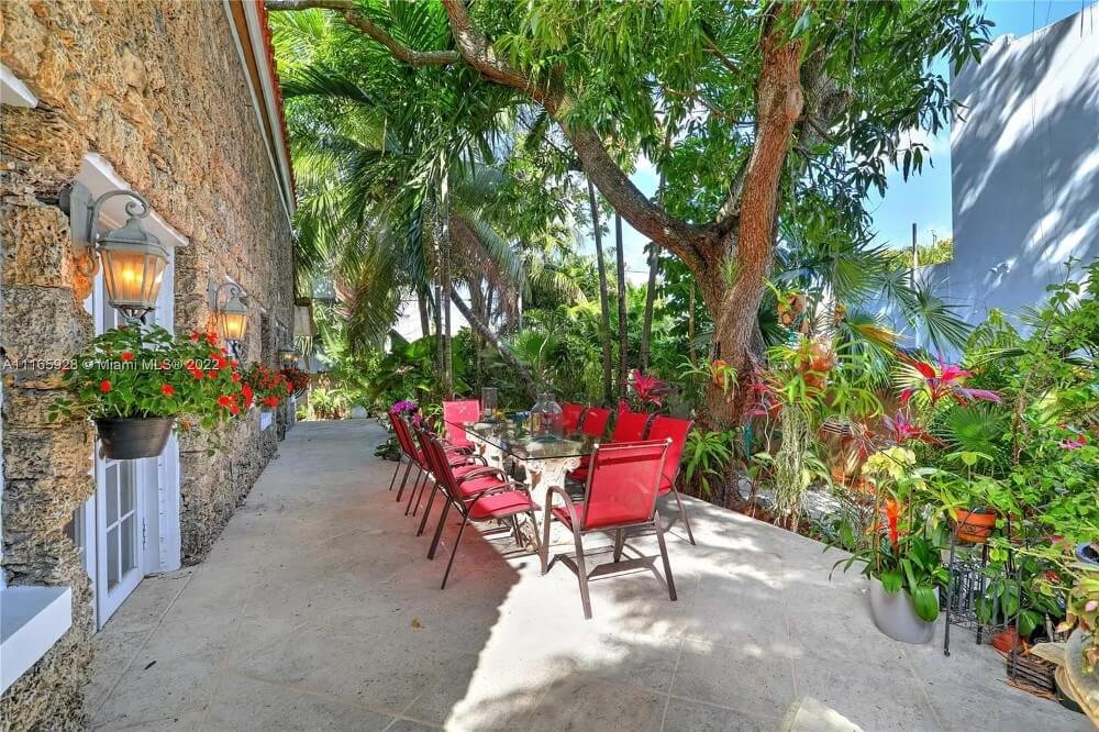 1924 Mediterranean Revival house Miami Florida - backyard 4.jpeg