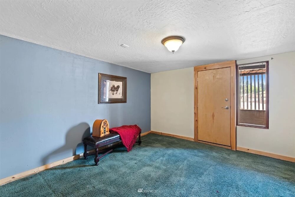 1932 Single Family house Wenatchee Washington - another room.jpeg