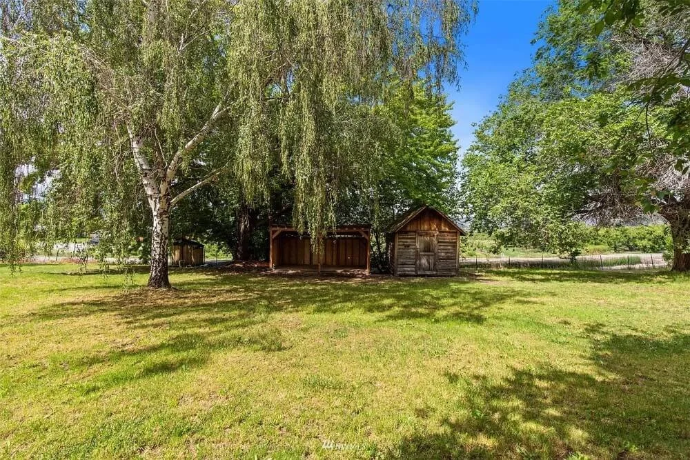 1932 Single Family house Wenatchee Washington - garden and backyard 4.jpeg