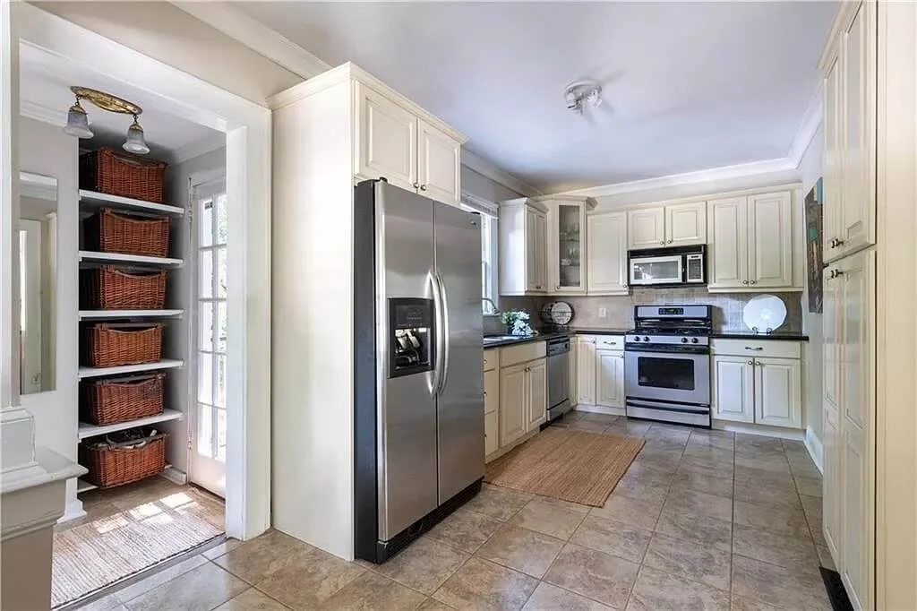 1940 Traditional house Atlanta Georgia - kitchen.jpg