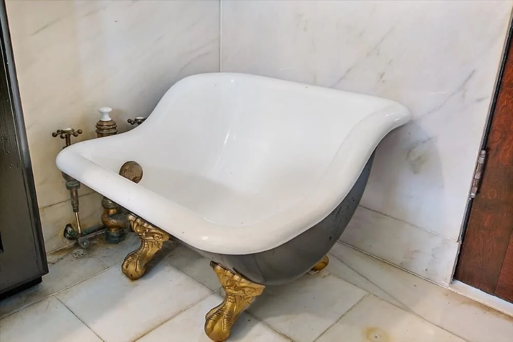 The Klutho House 1909 Prairie style Jacksonville Florida - bathroom 2.jpg