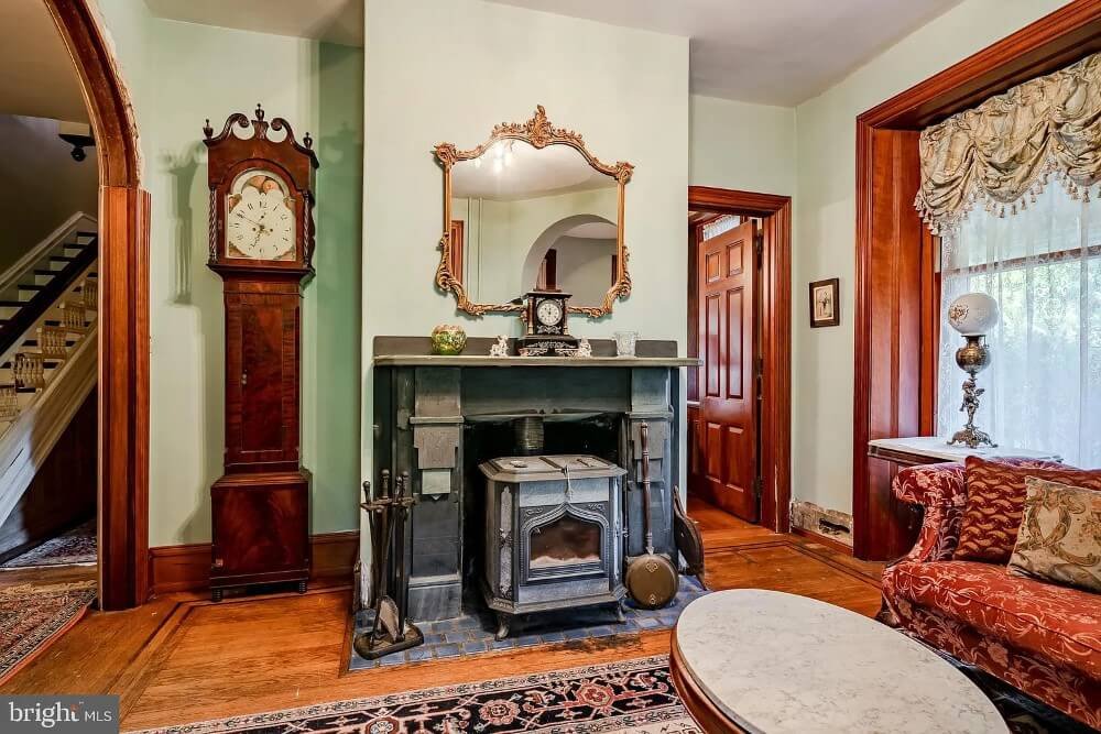 1893 Victorian house Wyncote Pennsylvania - living room 3.jpeg