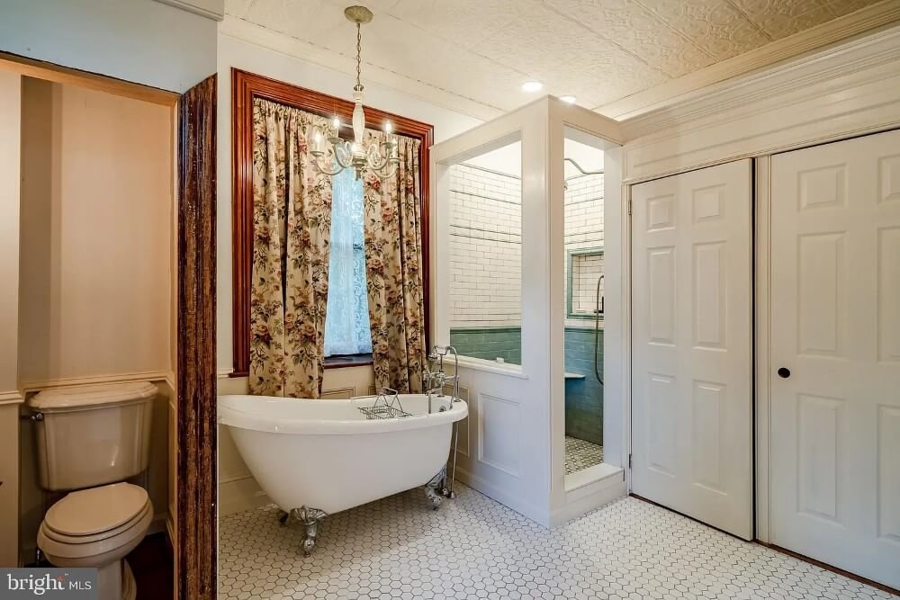 1893 Victorian house Wyncote Pennsylvania - second bathroom 2.jpeg