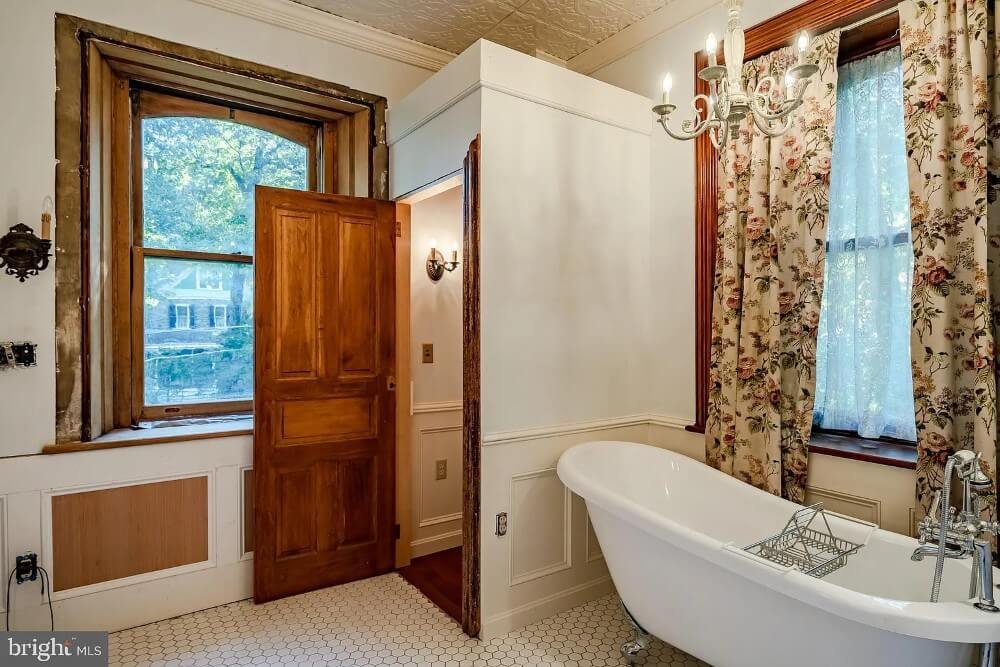 1893 Victorian house Wyncote Pennsylvania - second bathroom 3.jpeg