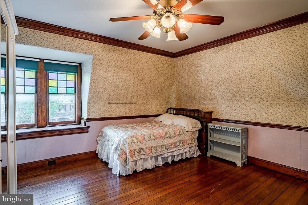 1893 Victorian house Wyncote Pennsylvania - second bedroom.jpeg
