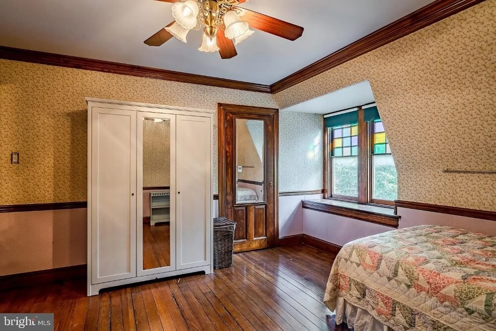 1893 Victorian house Wyncote Pennsylvania - second bedroom 2.jpeg