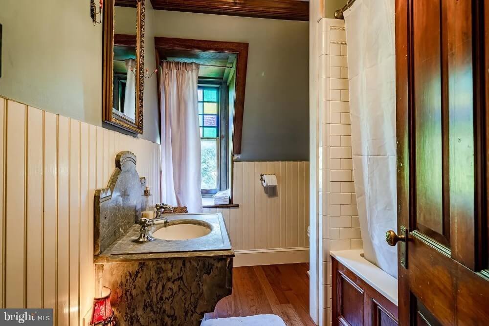 1893 Victorian house Wyncote Pennsylvania - fourth bathroom.jpeg
