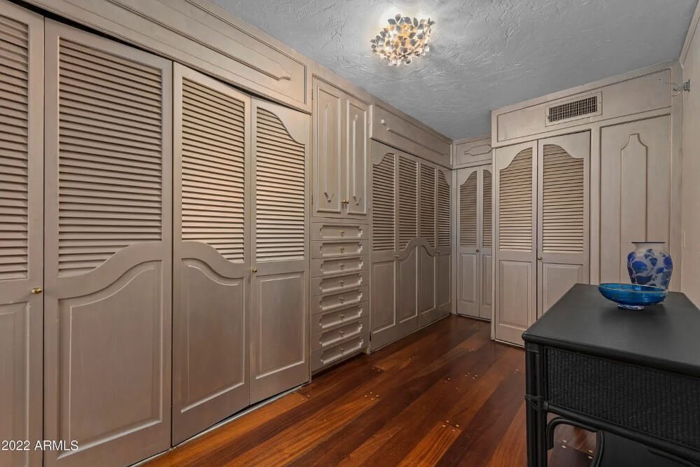 1929 Santa Barbara house Phoenix Arizona - wardrobe.jpeg