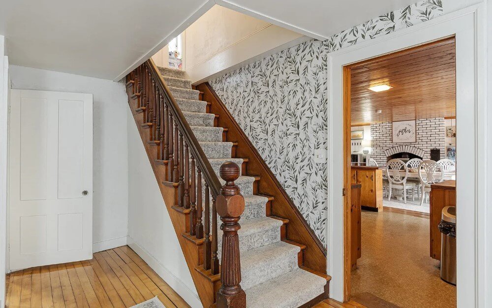1830 Colonial house Rockingham Vermont - more stairs.jpeg