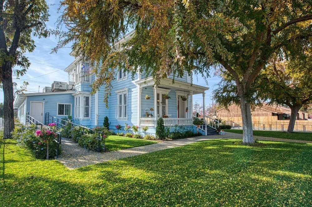 1905 Victorian house Selma California - front view 2.jpeg