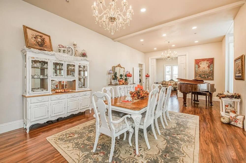 1905 Victorian house Selma California - dining room.jpeg