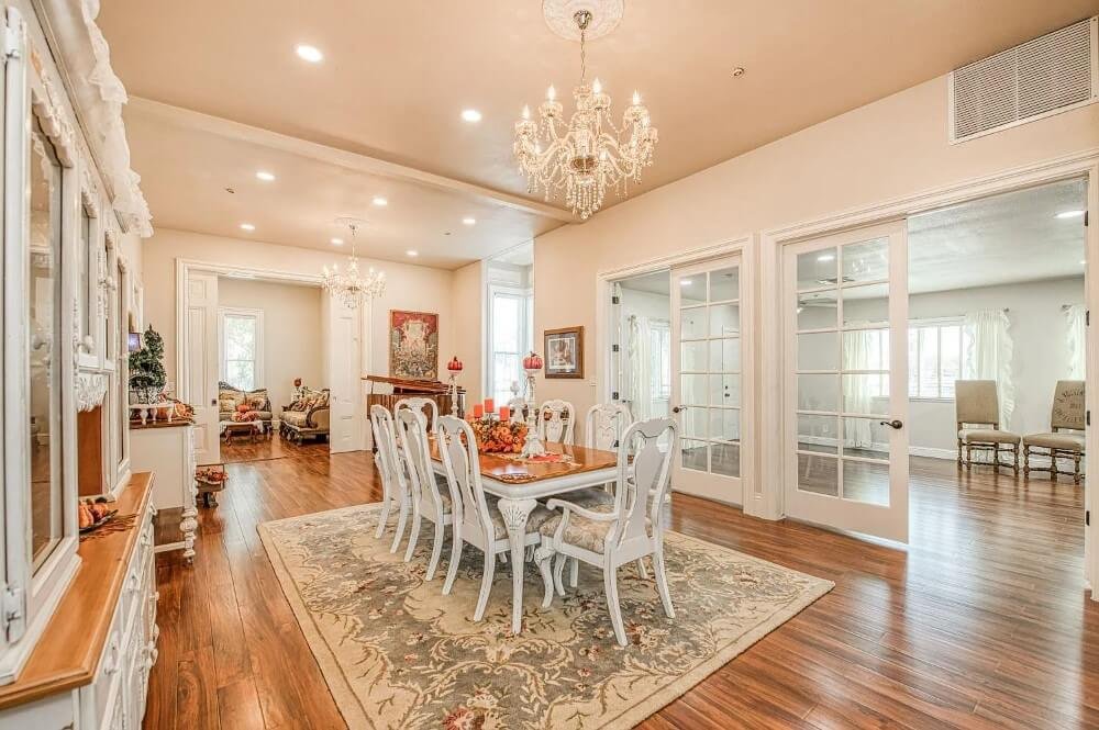 1905 Victorian house Selma California - dining room 2.jpeg