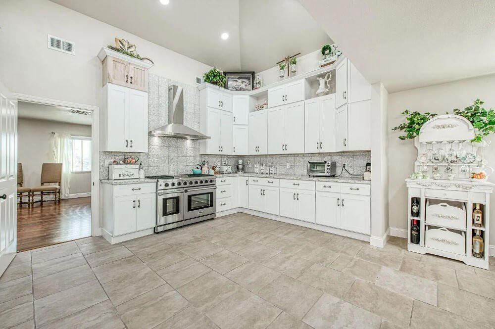 1905 Victorian house Selma California - kitchen 2.jpeg