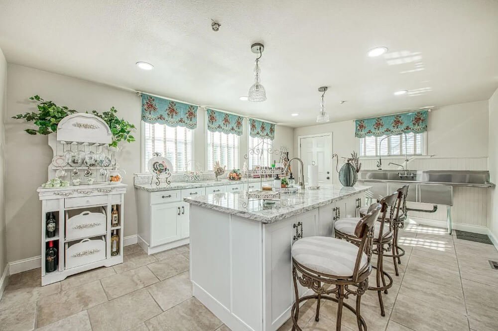 1905 Victorian house Selma California - kitchen 5.jpeg