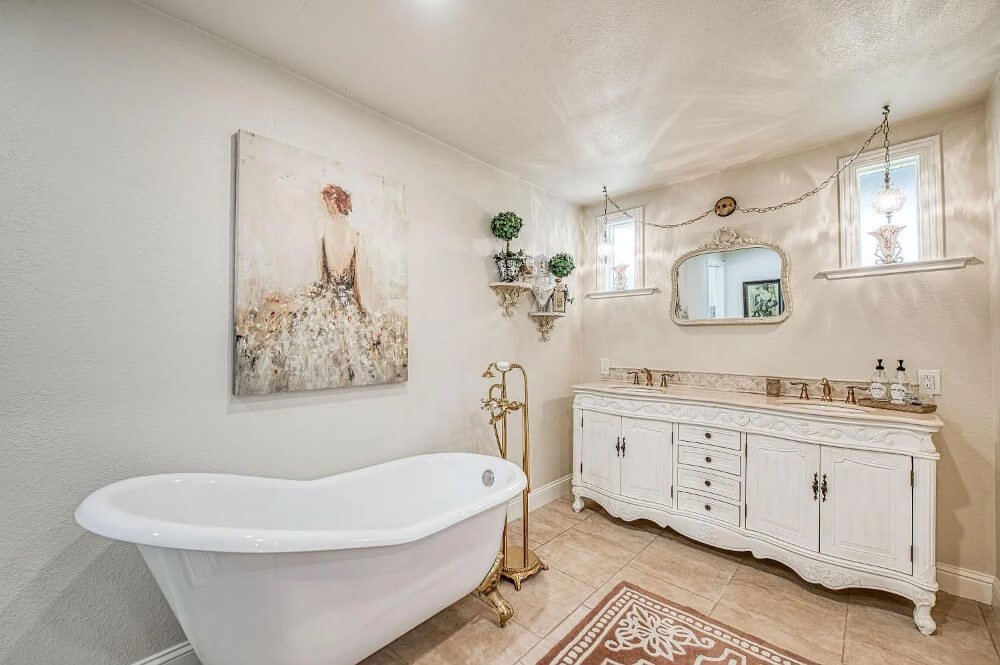 1905 Victorian house Selma California - second bathroom 2.jpeg