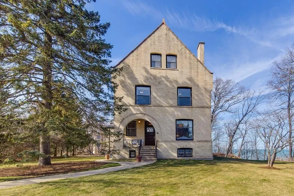Fort Sheridan Captains Mansion 1890 historical house Highland Park Illinois - front view.jpeg