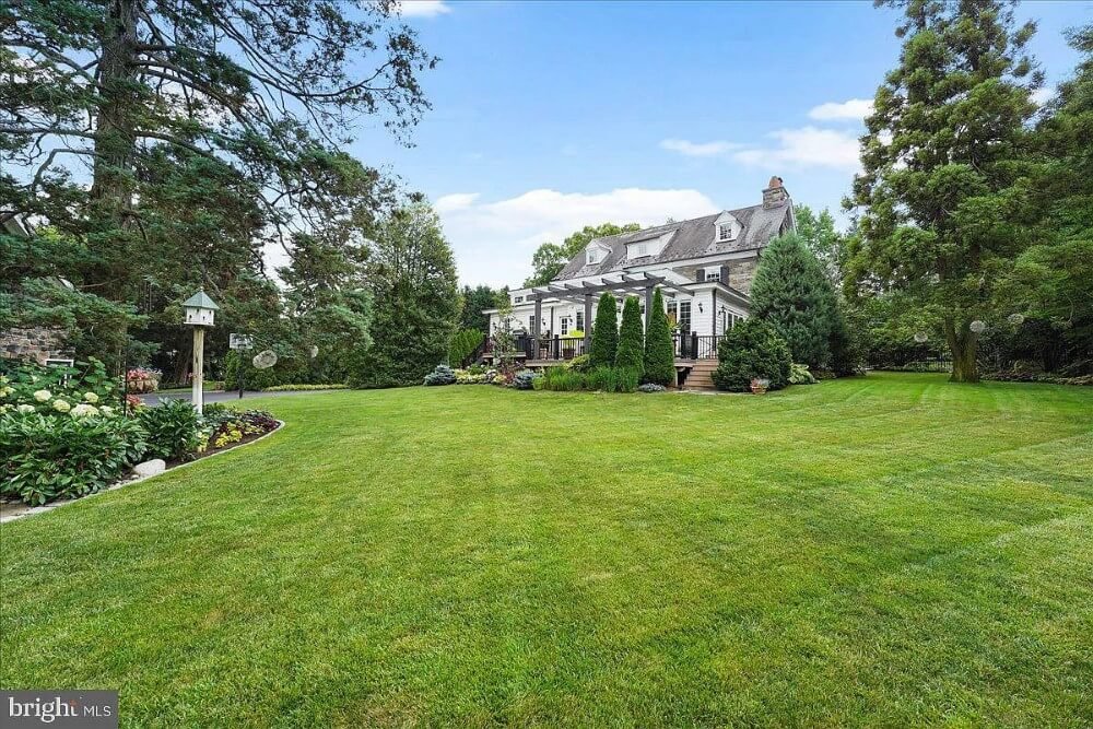 1924 Colonial house Wallingford Pennsylvania - garden 5.jpeg